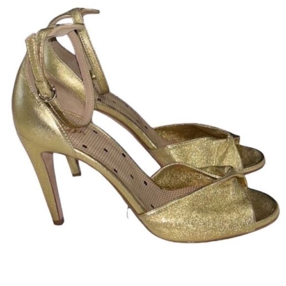 Red Valentino Gold Leather Stilettos
Sandals(Size 7,37) - Picture 3 of 10